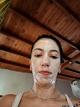 Snapshot of LunaZambrano chatting on October 11, 2025, 2:59 pm LunaZambrano online show from October 11, 2025, 2:59 pm