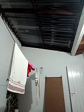 Snapshot of LunaZambrano chatting on October 14, 2025, 12:44 am LunaZambrano online show from October 14, 2025, 12:44 am