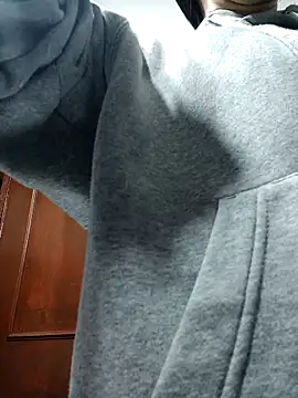 Snapshot of LunaZambrano chatting on October 15, 2025, 5:18 am LunaZambrano online show from October 15, 2025, 5:18 am