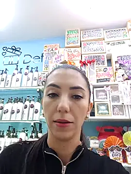 Snapshot of LunaZambrano chatting on October 24, 2025, 6:37 pm LunaZambrano online show from October 24, 2025, 6:37 pm