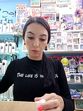 Snapshot of LunaZambrano chatting on October 28, 2025, 5:48 pm LunaZambrano online show from October 28, 2025, 5:48 pm