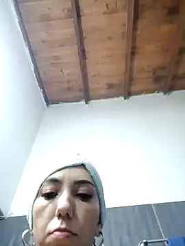 Snapshot of LunaZambrano chatting on November 15, 2025, 2:09 am LunaZambrano online show from November 15, 2025, 2:09 am