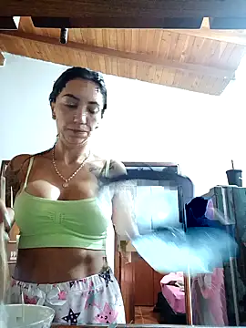 Snapshot of LunaZambrano chatting on November 19, 2025, 2:39 pm LunaZambrano online show from November 19, 2025, 2:39 pm