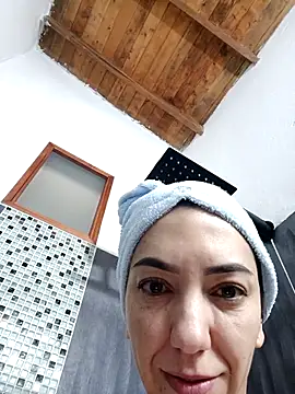 Snapshot of LunaZambrano chatting on November 27, 2025, 11:56 am LunaZambrano online show from November 27, 2025, 11:56 am