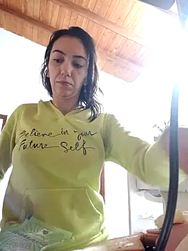 Snapshot of LunaZambrano chatting on December 3, 2025, 12:25 pm LunaZambrano online show from December 3, 2025, 12:25 pm