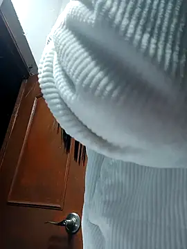 Snapshot of LunaZambrano chatting on December 4, 2025, 3:49 am LunaZambrano online show from December 4, 2025, 3:49 am