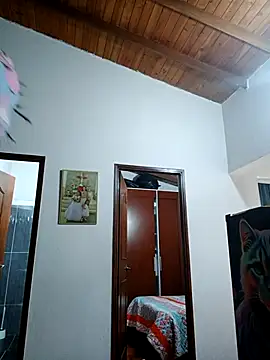 Snapshot of LunaZambrano chatting on December 5, 2025, 2:14 pm LunaZambrano online show from December 5, 2025, 2:14 pm