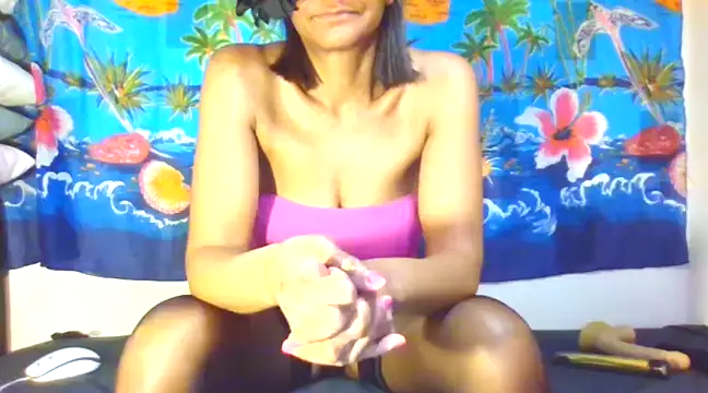 Snapshot of laetitiafun chatting on March 3, 2025, 6:44 pm laetitiafun online show from March 3, 2025, 6:44 pm