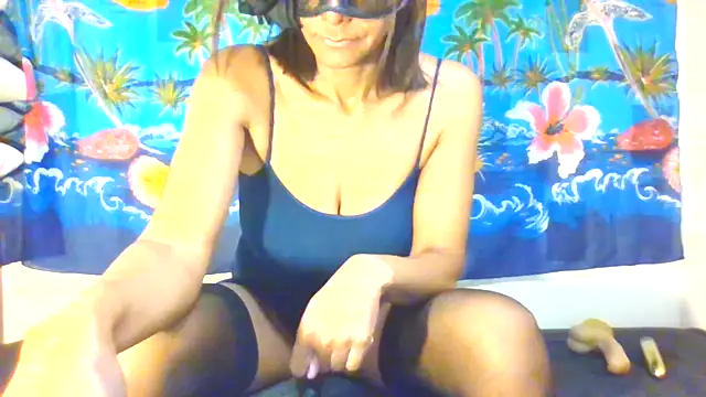 Snapshot of laetitiafun chatting on March 10, 2025, 1:10 pm laetitiafun online show from March 10, 2025, 1:10 pm