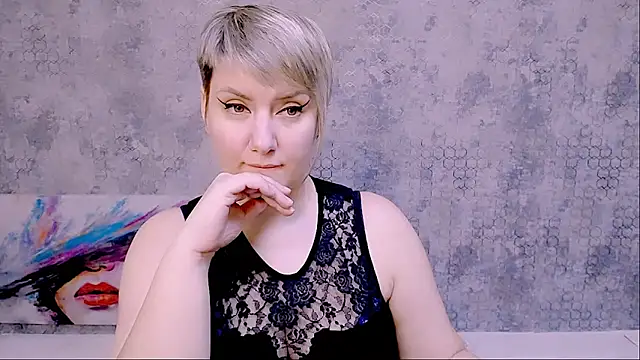 Snapshot of Djullia chatting on February 8, 2025, 9:13 am Djullia online show from February 8, 2025, 9:13 am