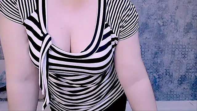 Snapshot of Djullia chatting on March 22, 2025, 12:14 pm Djullia online show from March 22, 2025, 12:14 pm