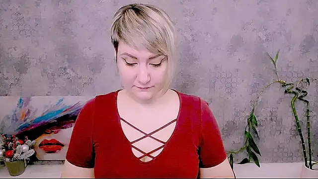 Snapshot of Djullia chatting on December 18, 2025, 6:19 am Djullia online show from December 18, 2025, 6:19 am