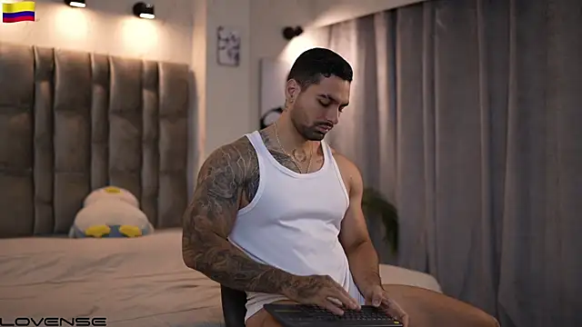 Snapshot of john_king29 chatting on October 14, 2025, 11:44 am john king29 online show from October 14, 2025, 11:44 am