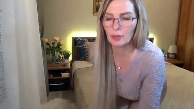 Snapshot of sensualEmilia chatting on March 12, 2025, 10:28 pm sensualEmilia online show from March 12, 2025, 10:28 pm