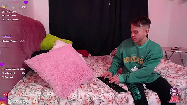 Snapshot of Extasy-angel chatting on March 8, 2025, 12:52 pm Extasy-angel online show from March 8, 2025, 12:52 pm