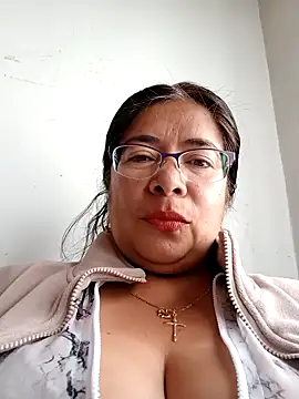 Snapshot of __valentina18 chatting on December 15, 2024, 1:43 pm   valentina18 online show from December 15, 2024, 1:43 pm