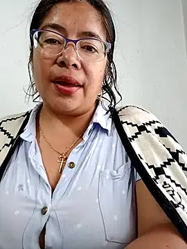 Snapshot of __valentina18 chatting on December 28, 2024, 1:17 pm   valentina18 online show from December 28, 2024, 1:17 pm
