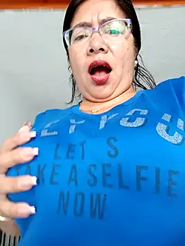 Snapshot of __valentina18 chatting on January 10, 2025, 1:09 pm   valentina18 online show from January 10, 2025, 1:09 pm