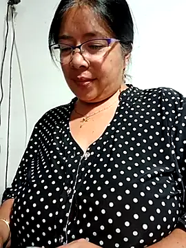 Snapshot of __valentina18 chatting on March 4, 2025, 11:43 pm   valentina18 online show from March 4, 2025, 11:43 pm