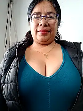 Snapshot of __valentina18 chatting on March 5, 2025, 1:17 pm   valentina18 online show from March 5, 2025, 1:17 pm