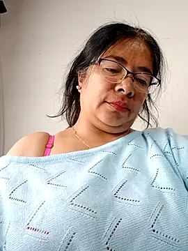 Snapshot of __valentina18 chatting on March 5, 2025, 8:32 pm   valentina18 online show from March 5, 2025, 8:32 pm