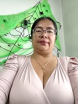 Snapshot of __valentina18 chatting on October 12, 2025, 12:59 pm   valentina18 online show from October 12, 2025, 12:59 pm