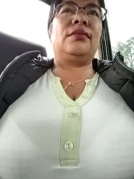 Snapshot of __valentina18 chatting on October 16, 2025, 12:28 pm   valentina18 online show from October 16, 2025, 12:28 pm