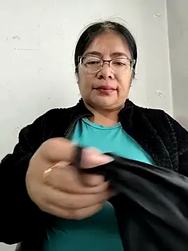 Snapshot of __valentina18 chatting on December 1, 2025, 1:05 pm valentina18 online show from December 1, 2025, 1:05 pm