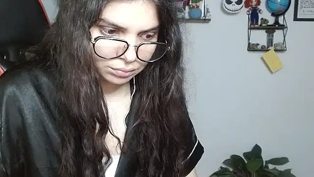 Snapshot of Nikkykora15 chatting on February 18, 2025, 3:21 am Nikkykora15 online show from February 18, 2025, 3:21 am