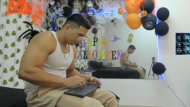 Snapshot of ChoreyTaiylor chatting on October 16, 2025, 2:29 pm ChoreyTaiylor online show from October 16, 2025, 2:29 pm