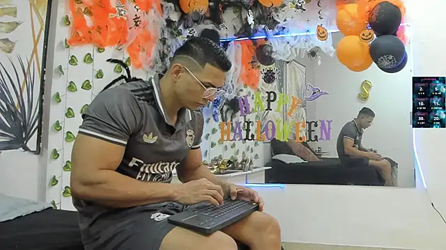 Snapshot of ChoreyTaiylor chatting on November 2, 2025, 2:30 pm ChoreyTaiylor online show from November 2, 2025, 2:30 pm