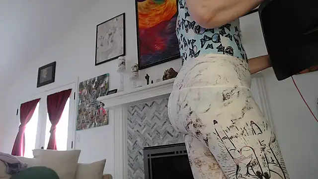 Snapshot of AuroraWillows chatting on February 19, 2025, 8:20 pm AuroraWillows online show from February 19, 2025, 8:20 pm