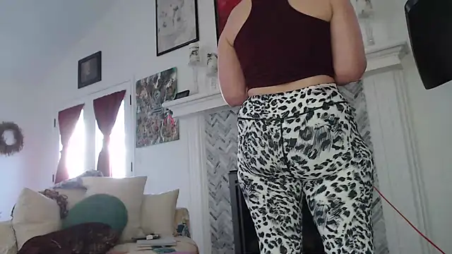 Snapshot of AuroraWillows chatting on March 5, 2025, 6:45 pm AuroraWillows online show from March 5, 2025, 6:45 pm