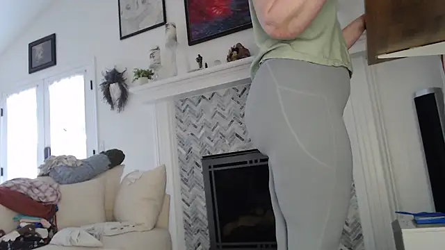 Snapshot of AuroraWillows chatting on October 2, 2025, 2:46 pm AuroraWillows online show from October 2, 2025, 2:46 pm