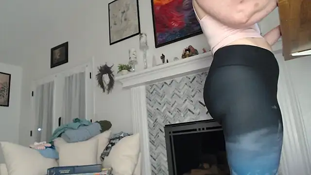 Snapshot of AuroraWillows chatting on October 21, 2025, 11:00 am AuroraWillows online show from October 21, 2025, 11:00 am