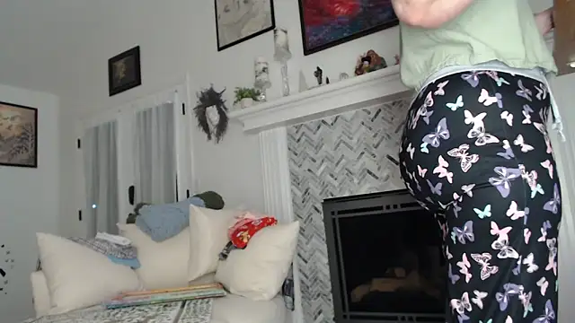 Snapshot of AuroraWillows chatting on October 26, 2025, 12:11 pm AuroraWillows online show from October 26, 2025, 12:11 pm