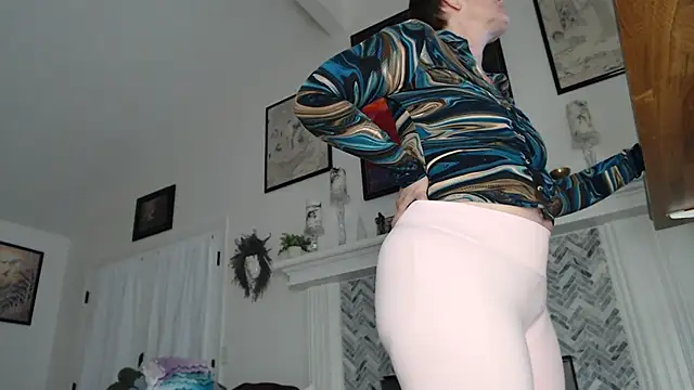 Snapshot of AuroraWillows chatting on November 30, 2025, 11:14 am AuroraWillows online show from November 30, 2025, 11:14 am