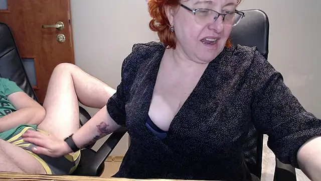 Snapshot of JoannaAndNeighbour chatting on January 4, 2025, 3:28 pm JoannaAndNeighbour online show from January 4, 2025, 3:28 pm