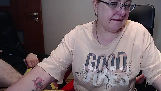 Snapshot of JoannaAndNeighbour chatting on January 23, 2025, 8:25 am JoannaAndNeighbour online show from January 23, 2025, 8:25 am