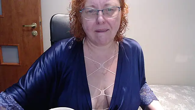 Snapshot of JoannaAndNeighbour chatting on February 3, 2025, 8:35 am JoannaAndNeighbour online show from February 3, 2025, 8:35 am