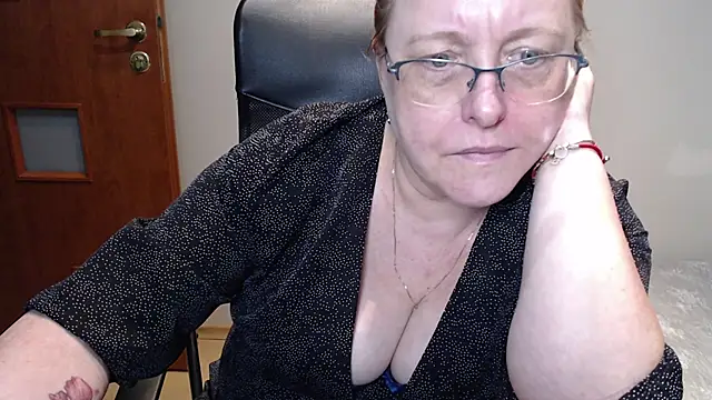 Snapshot of JoannaAndNeighbour chatting on February 7, 2025, 11:12 am JoannaAndNeighbour online show from February 7, 2025, 11:12 am