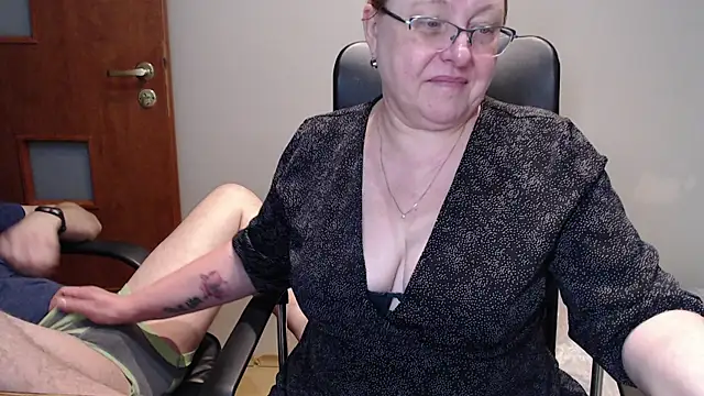 Snapshot of JoannaAndNeighbour chatting on February 9, 2025, 8:22 am JoannaAndNeighbour online show from February 9, 2025, 8:22 am