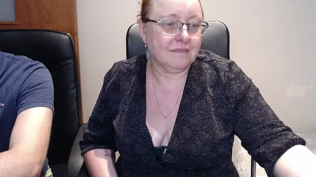 Snapshot of JoannaAndNeighbour chatting on February 9, 2025, 11:25 am JoannaAndNeighbour online show from February 9, 2025, 11:25 am