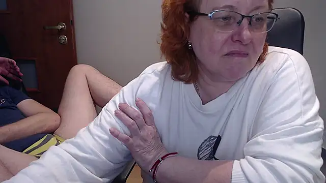 Snapshot of JoannaAndNeighbour chatting on February 12, 2025, 7:02 pm JoannaAndNeighbour online show from February 12, 2025, 7:02 pm