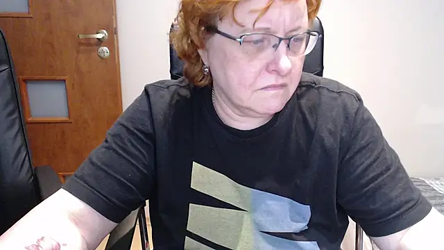 Snapshot of JoannaAndNeighbour chatting on February 17, 2025, 11:34 am JoannaAndNeighbour online show from February 17, 2025, 11:34 am