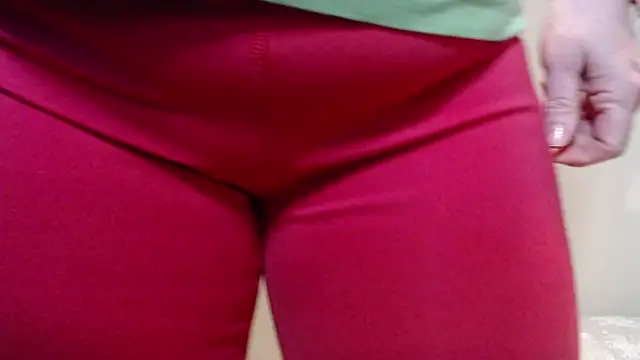 Snapshot of JoannaAndNeighbour chatting on February 21, 2025, 1:44 pm JoannaAndNeighbour online show from February 21, 2025, 1:44 pm