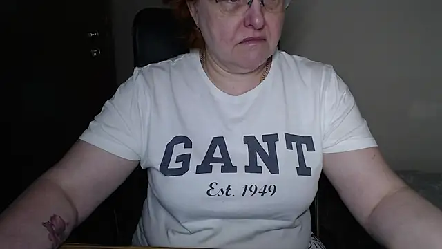 Snapshot of JoannaAndNeighbour chatting on March 4, 2025, 8:13 am JoannaAndNeighbour online show from March 4, 2025, 8:13 am