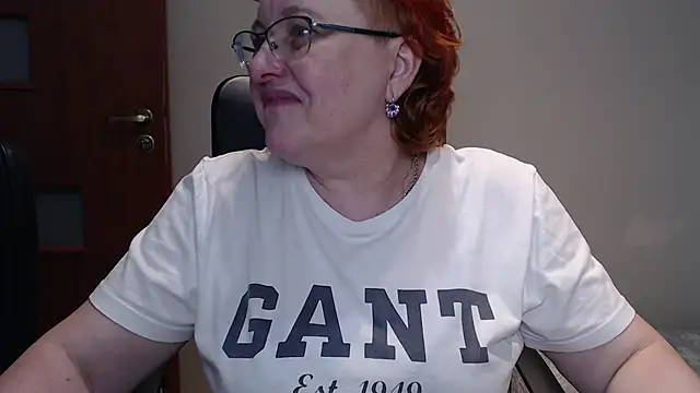 Snapshot of JoannaAndNeighbour chatting on March 4, 2025, 2:21 pm JoannaAndNeighbour online show from March 4, 2025, 2:21 pm