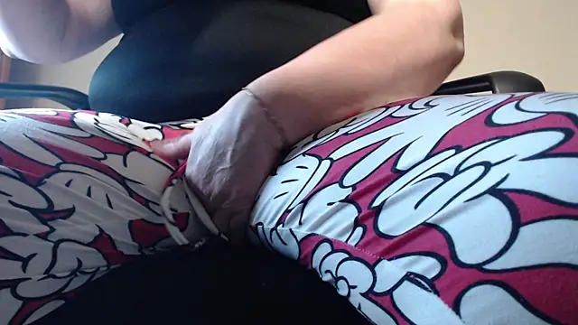 Snapshot of JoannaAndNeighbour chatting on March 7, 2025, 1:51 pm JoannaAndNeighbour online show from March 7, 2025, 1:51 pm