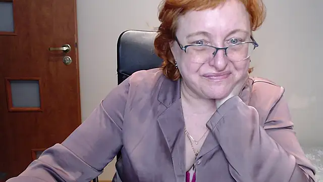 Snapshot of JoannaAndNeighbour chatting on March 8, 2025, 7:42 pm JoannaAndNeighbour online show from March 8, 2025, 7:42 pm